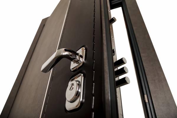 Installation de porte blindée